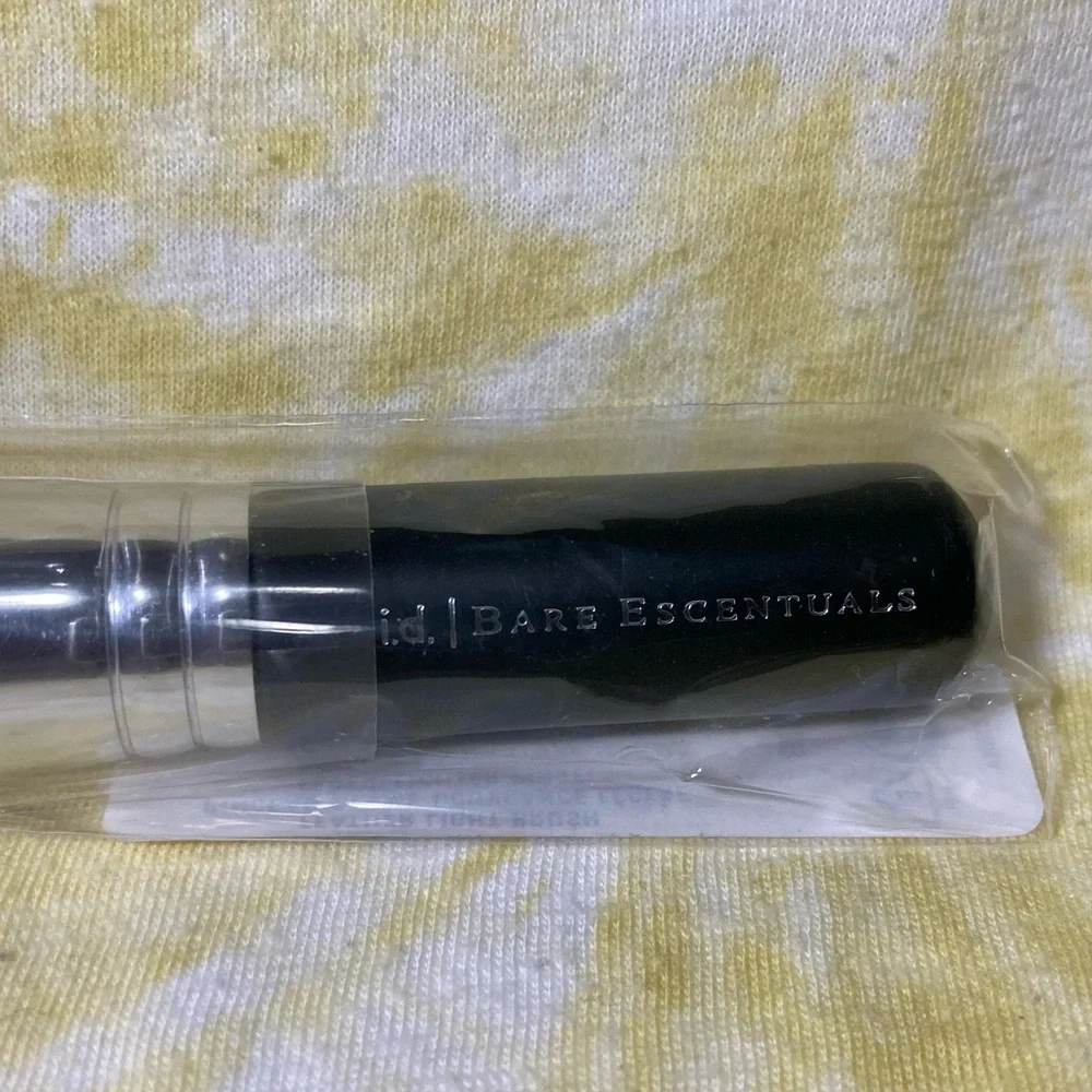 BareMinerals Feather Light Brush